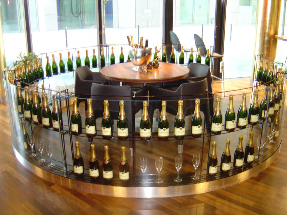 f·punkt | Maschinenbau & Spezialeffekte | Champagner Lounge