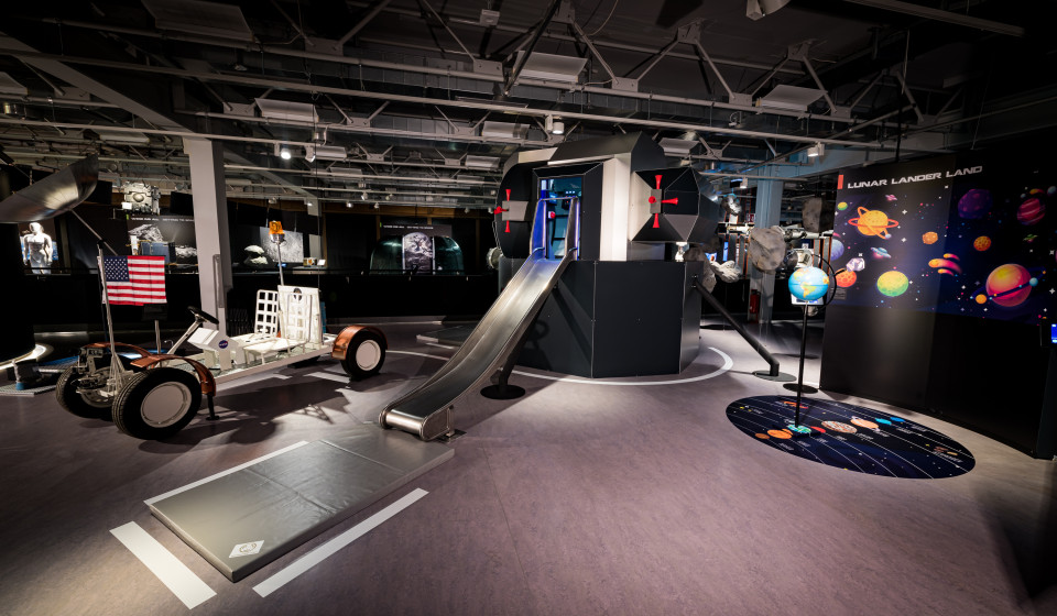 Exponate für Sonderausstellung Aufbruch ins All