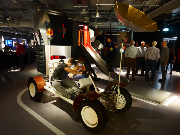 : Moon Rover mit eingebautem Videospiel | Photo: Volker Morawe